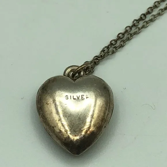 VINTAGE SILVER Puffed Heart Foliage Etch Pendant Necklace on Chain Retro Kitsch - Picture 15 of 16